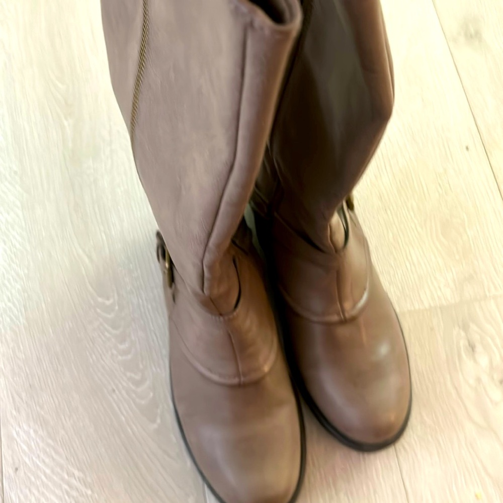 Worn Once! New Condition! No Scratches Or Anythin… - image 1